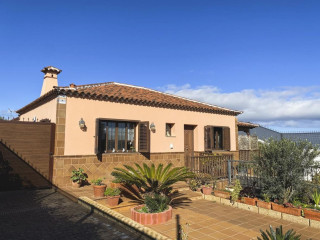 Casa o chalet independiente en venta en calle Viñatea