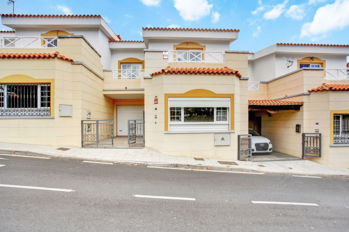 chalet-adosado-en-venta-en-calle-canarias-big-1