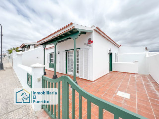 Chalet adosado en venta en calle la gaviota, 27