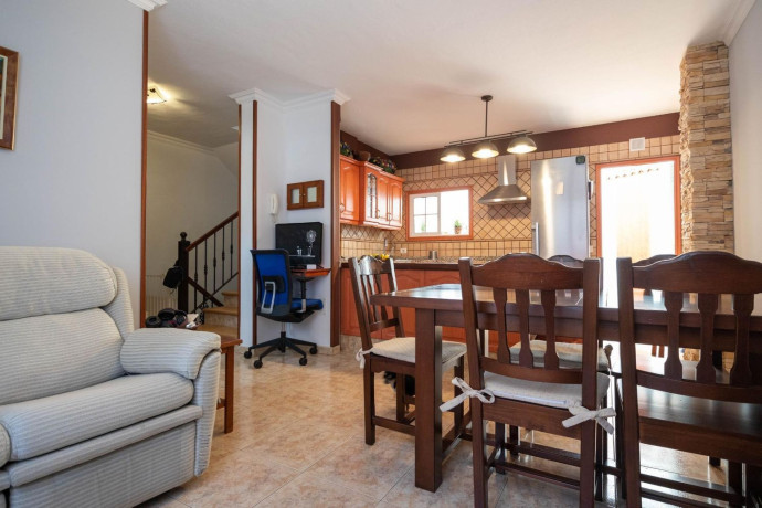 chalet-adosado-en-venta-en-cuesta-de-la-villa-big-0