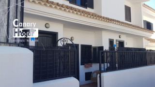 Chalet adosado en venta en calle Tinguafaya