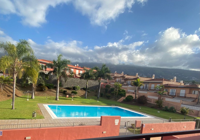 chalet-adosado-en-venta-en-calle-dalia-16-big-0