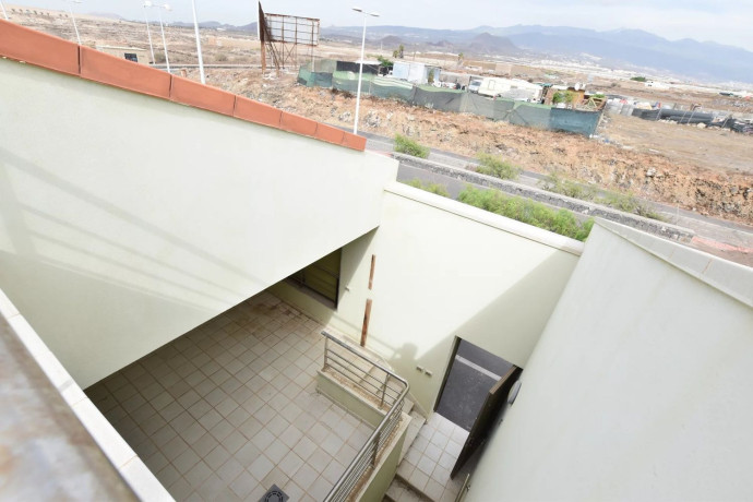 chalet-adosado-en-venta-en-el-medano-big-18