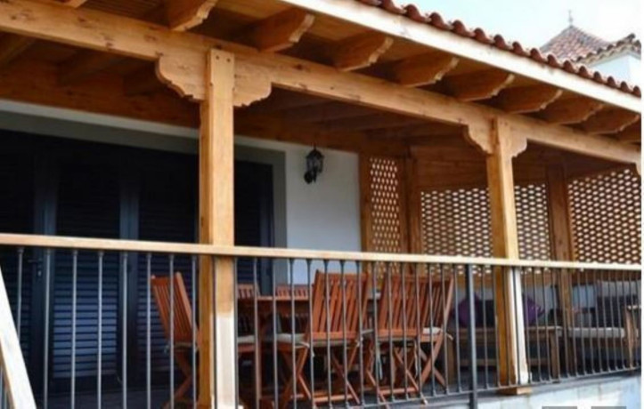 chalet-adosado-en-venta-en-carretera-general-del-norte-182-big-1