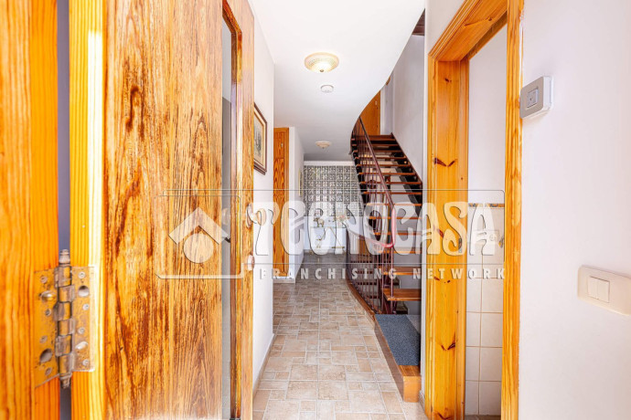 chalet-adosado-en-venta-en-calle-chimbesque-big-1