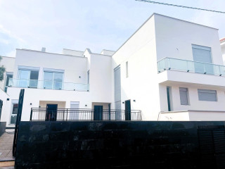 Chalet adosado en venta en calle Morro Afonso