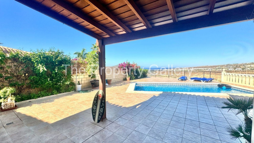 casa-o-chalet-independiente-en-venta-en-playa-del-duque-big-2