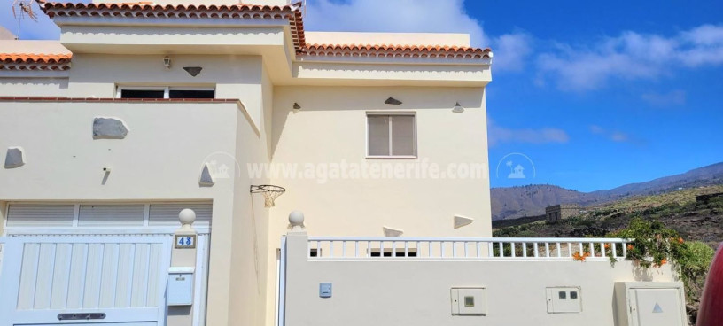 chalet-adosado-en-venta-en-tijoco-big-1