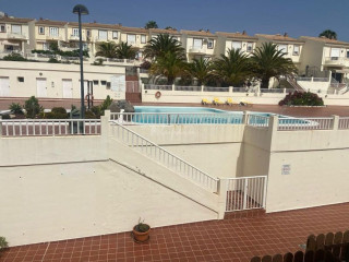 Chalet adosado en venta en calle Aljaba