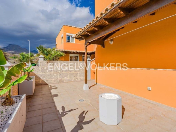 casa-o-chalet-en-venta-en-los-cristianos-big-6