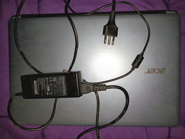 se-vende-portatil-acer-italiano-big-1