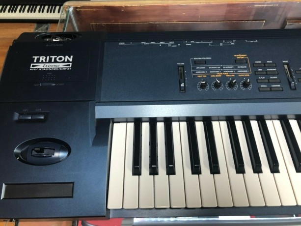 korg-triton-extreme-76-music-synthesizer-keyboard-workstation-big-1