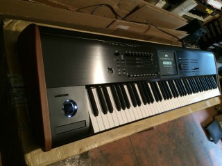 Korg Kronos 2 88-Key Music Workstation Keyboard