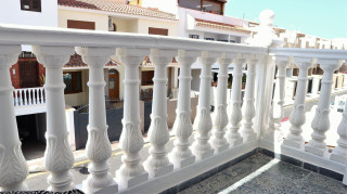 Chalet adosado en venta en calle José Aguìar