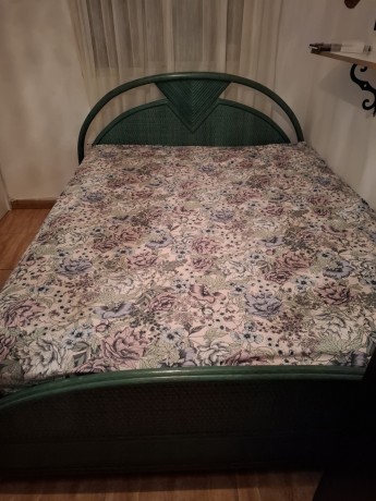 cama-de-madera-color-verde-con-colchon-perfecto-estado-big-2