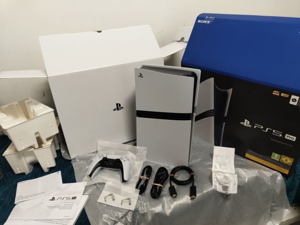 sony-playstation-ps5-pro-console-sony-ps5-slim-sony-ps5-pro-30th-anniversary-limited-edition-apple-iphone-16-pro-max-iphone-16-pro-iphone-16-big-1