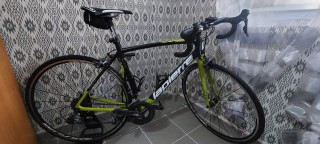 Vendo bicicleta de carretera de fibra carbono talla M