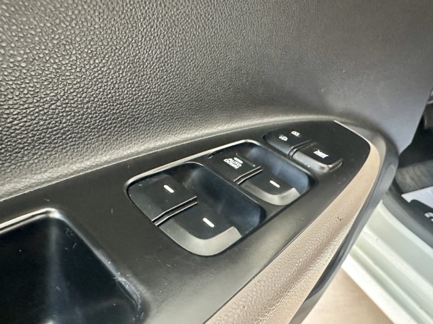hyundai-i10-10-go-big-15