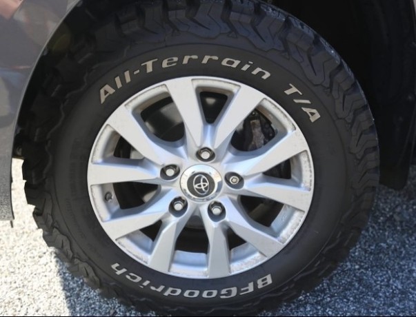 2020-toyota-land-cruiser-big-6