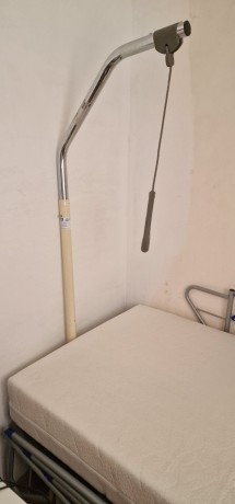 cama-geriatrica-nueva-con-soporte-para-levantar-big-2