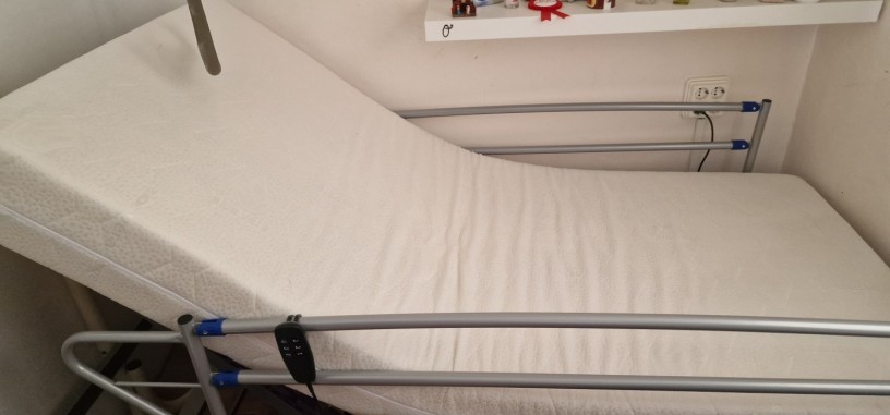 cama-geriatrica-nueva-con-soporte-para-levantar-big-5