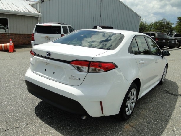 para-venta-2024-toyota-corolla-le-big-3