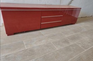 Mueble TV rojo IKEA