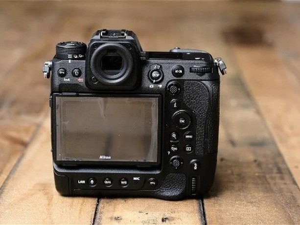 nikon-z9-nikon-z8-nikon-z-7ii-nikon-d6-nikon-d850-nikon-d780-canon-eos-r3-canon-eos-r5-canon-eos-r6-mark-ii-canon-eos-r6-canon-eos-r7-big-2