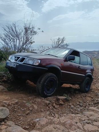 nissan-terrano-27-tdi-big-1