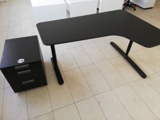 Mesa de Oficina Ergonómica Negra  Profesional y Moderna