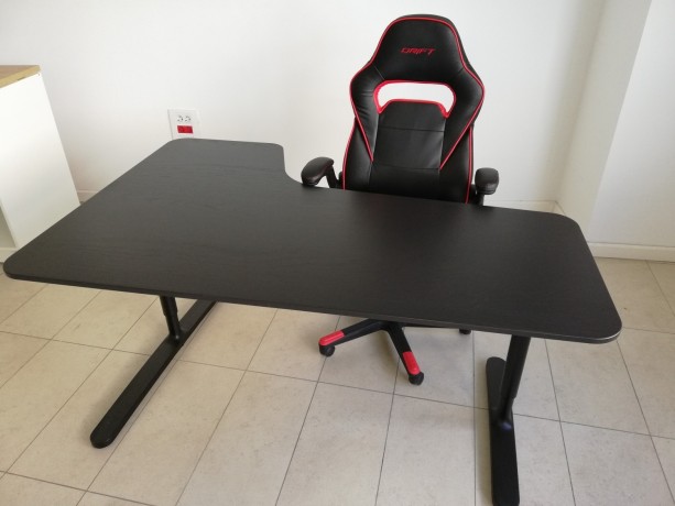 mesa-de-oficina-ergonomica-negra-profesional-y-moderna-big-4