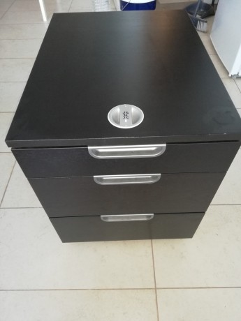 mesa-de-oficina-ergonomica-negra-profesional-y-moderna-big-2