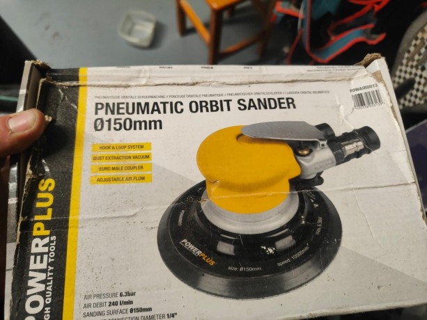 lijadora-orbital-neumatica-powerplus-de-150mm-ideal-para-trabajos-profesionales-y-bricolaje-big-0