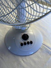 Ventilador de mesa con 3 velocidaes, Interruptor temporizador, chorro de aire giratorio