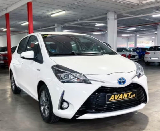 toyota-yaris-15-100h-active-big-2