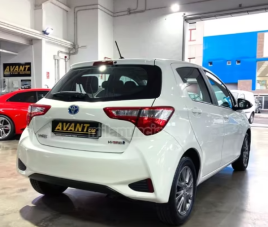 toyota-yaris-15-100h-active-big-3