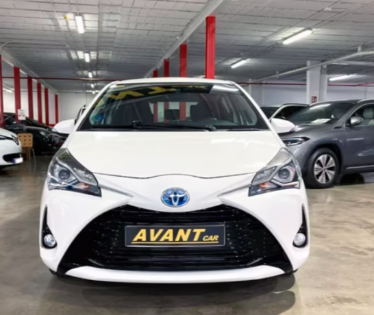 toyota-yaris-15-100h-active-big-1
