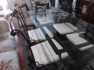 Mesa y sillas