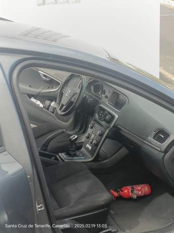 volvo-v40-d2-big-1