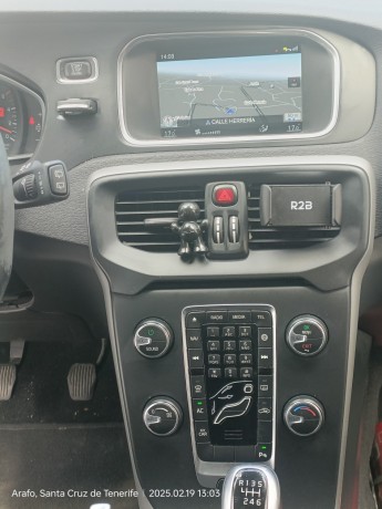 volvo-v40-d2-big-0