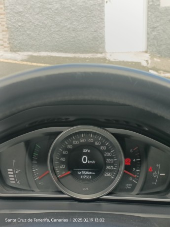 volvo-v40-d2-big-3
