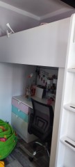 Smastad Ikea cama alta con escritorio y armario