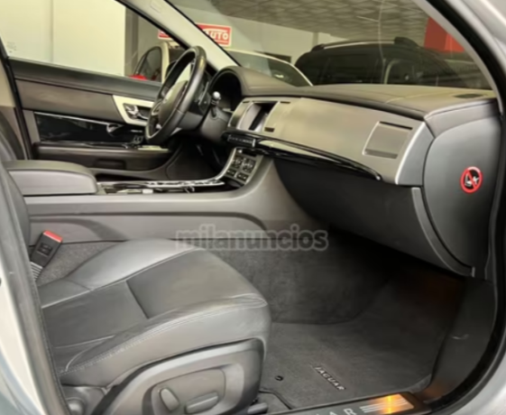jaguar-xf-22-diesel-luxury-big-3