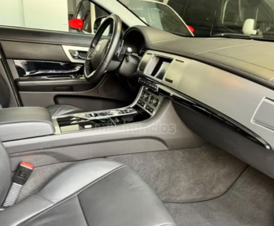 jaguar-xf-22-diesel-luxury-big-2
