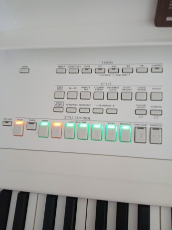 yamaha-dgx-670-wh-piano-digital-nuovo-no-usado-big-3