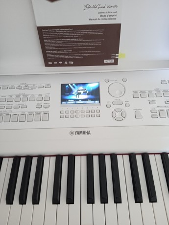 yamaha-dgx-670-wh-piano-digital-nuovo-no-usado-big-1