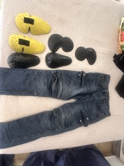 Chaqueta y pantalón con protector
