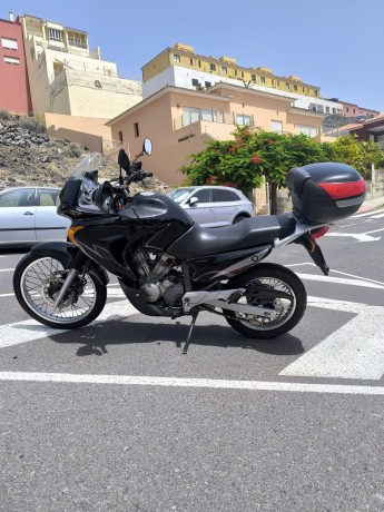 honda-transalp-regalo-de-2-cascos-baul-big-1
