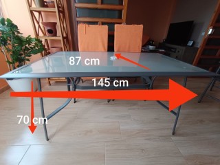 Mesa de exterior de metal y cristal