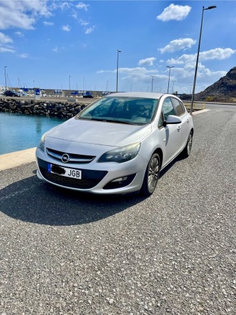 opel-astra-big-0